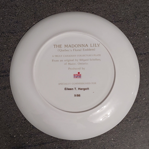 Quebec Madonna Lily Sunrise Bone China Collector Plate Provincial Flower - Picture 4 of 6